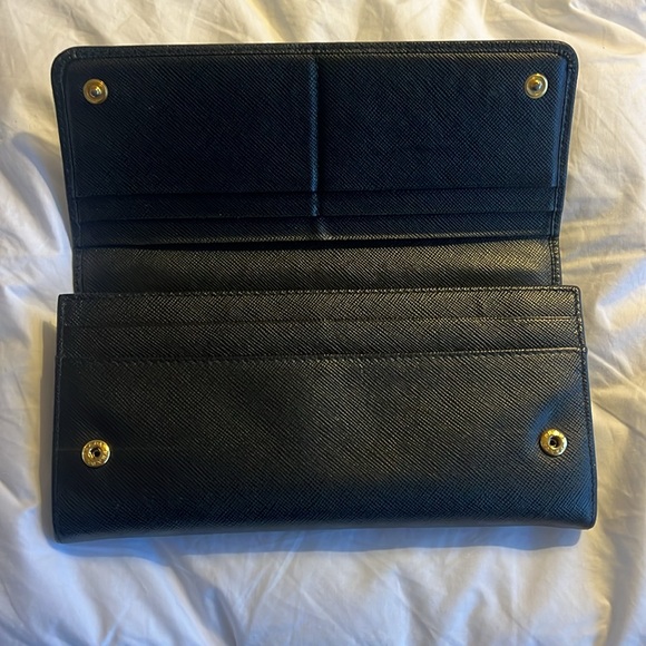 Prada Large Saffiano Leather Wallet - not used much, it’s in very good condition - Picture 6 of 10